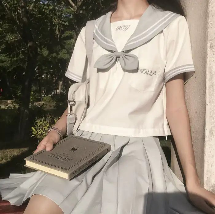 模仿女孩